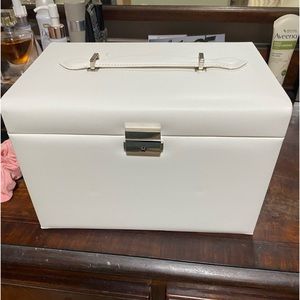 Beautiful leather jewelry case.